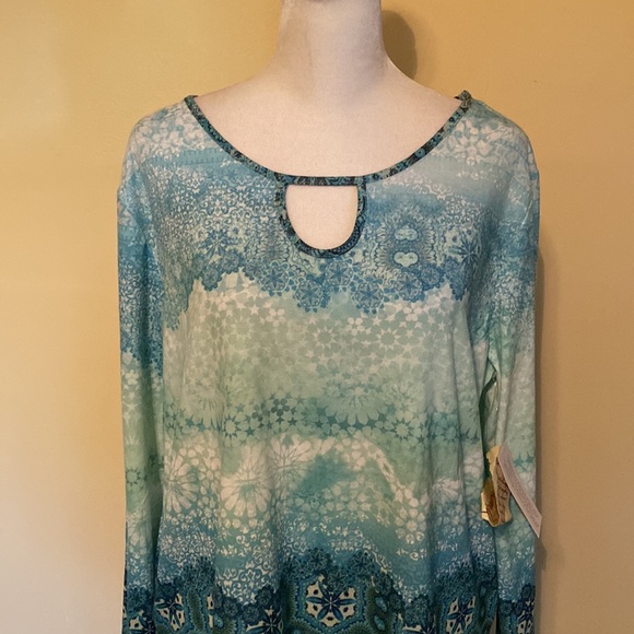 One World top - Picture 2 of 15